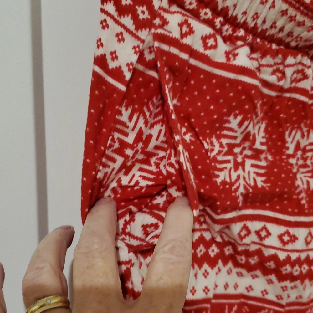 Old Navy PJ 🐧 Lounge Pants Red White Snowflake Patterned Joggers XS Like NEW